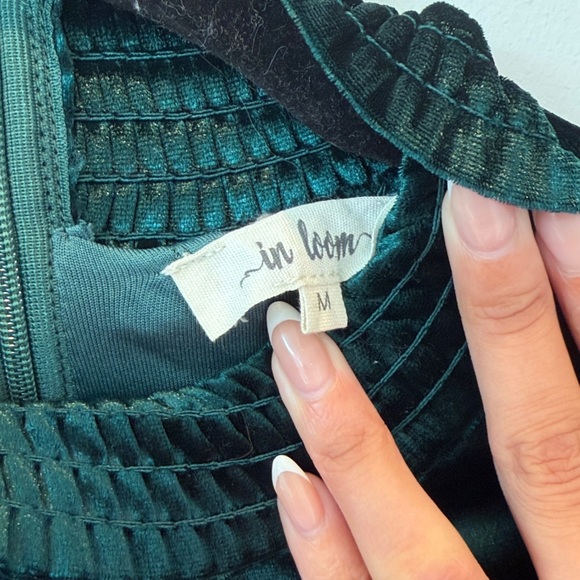 Elegant Velvet Green Dress - Picture 4 of 4